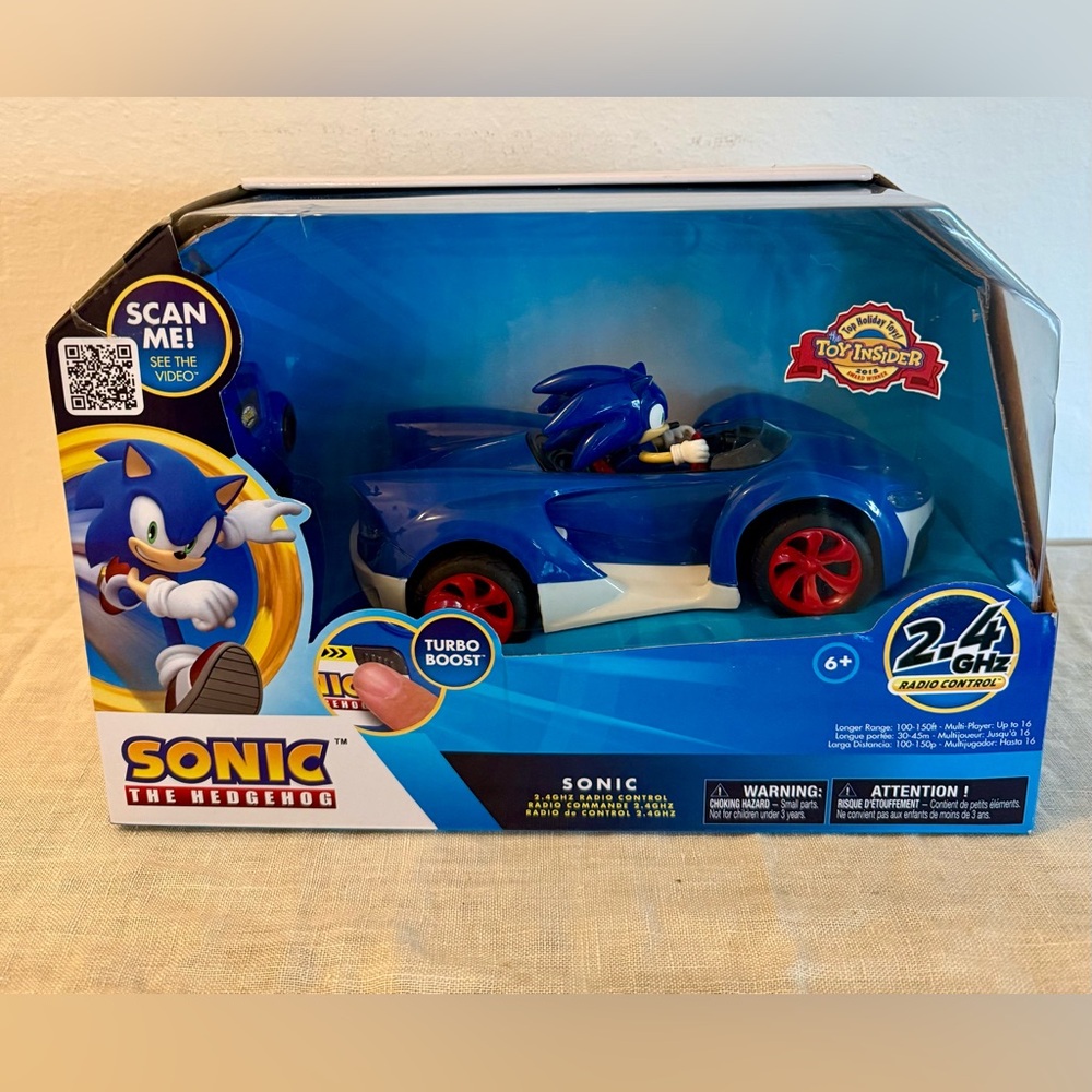 Sonic the hedgehog 2.4 GHZ radio control remote control car. 6+ year old toy.